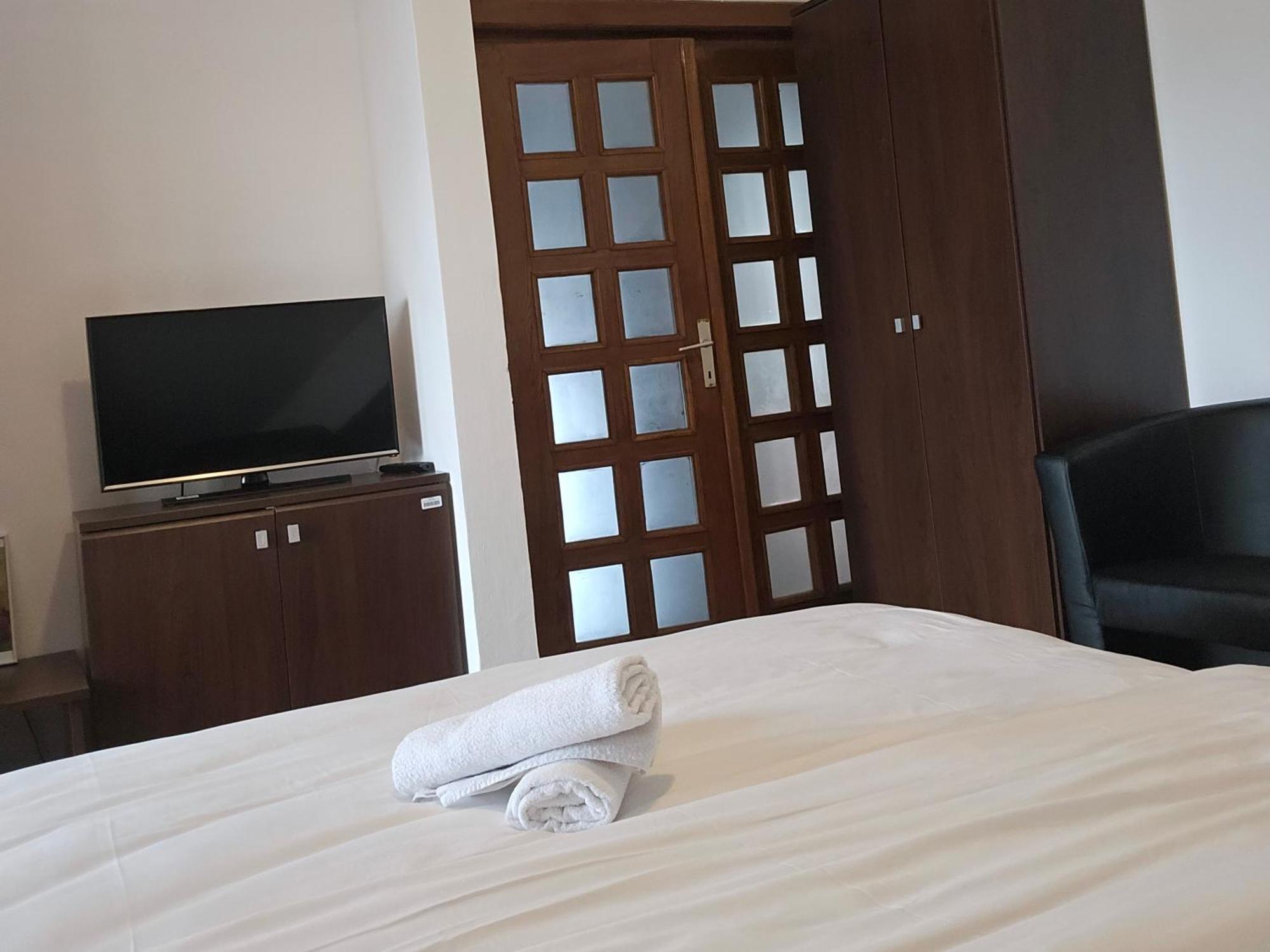 Apartment Zarnesti City Centre Vmp Free Parking Buitenkant foto